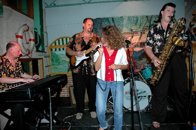 min 2006 06 11 guinguette mp 324